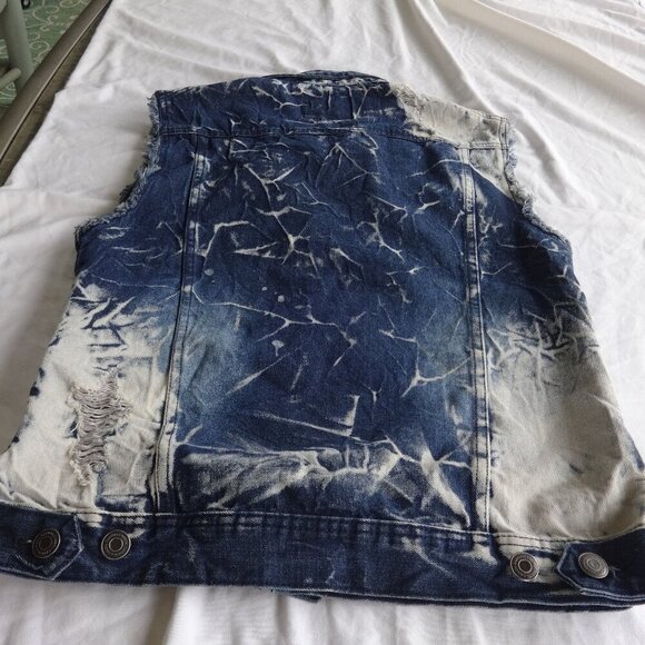 Carbon women's denim vest size L, distressed, front button, adjustable waist, - Picture 4 of 14